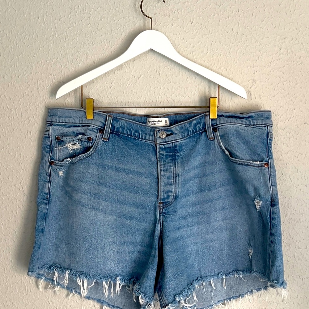 ABERCROMBIE AND FITCH 90s BAGGY SHORTS